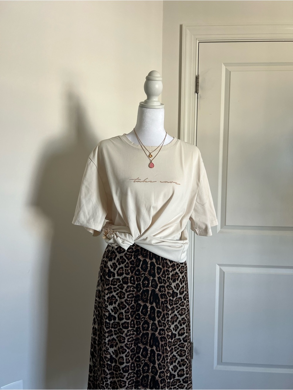 Neutral Cream Graphic Tee – Women's Casual Top
